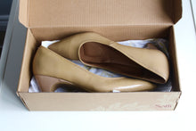 Load image into Gallery viewer, Sofft Pointed-Toe Women&#39;s Pumps US Size 8 Wide, Beige
