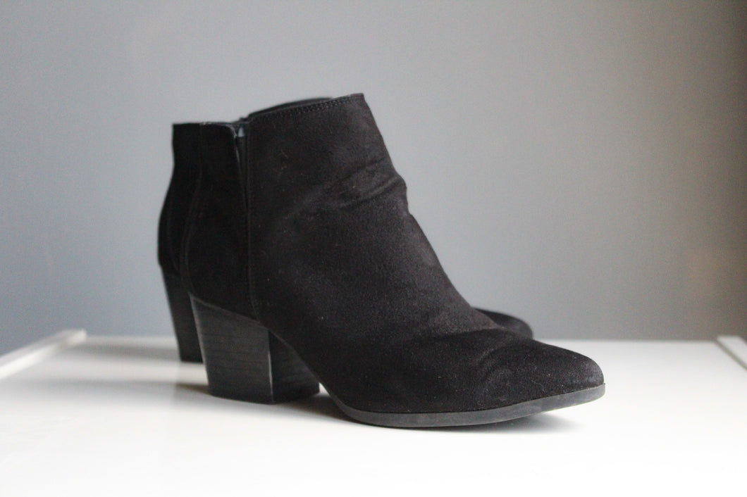 Women's Dexflex Comfort Black Heeled Boots US Size 8W