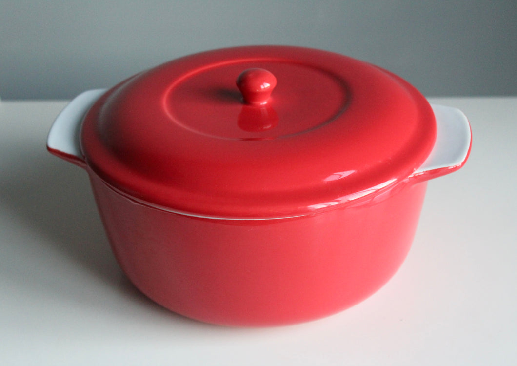 Round Casserole Dish With Cover (Red)